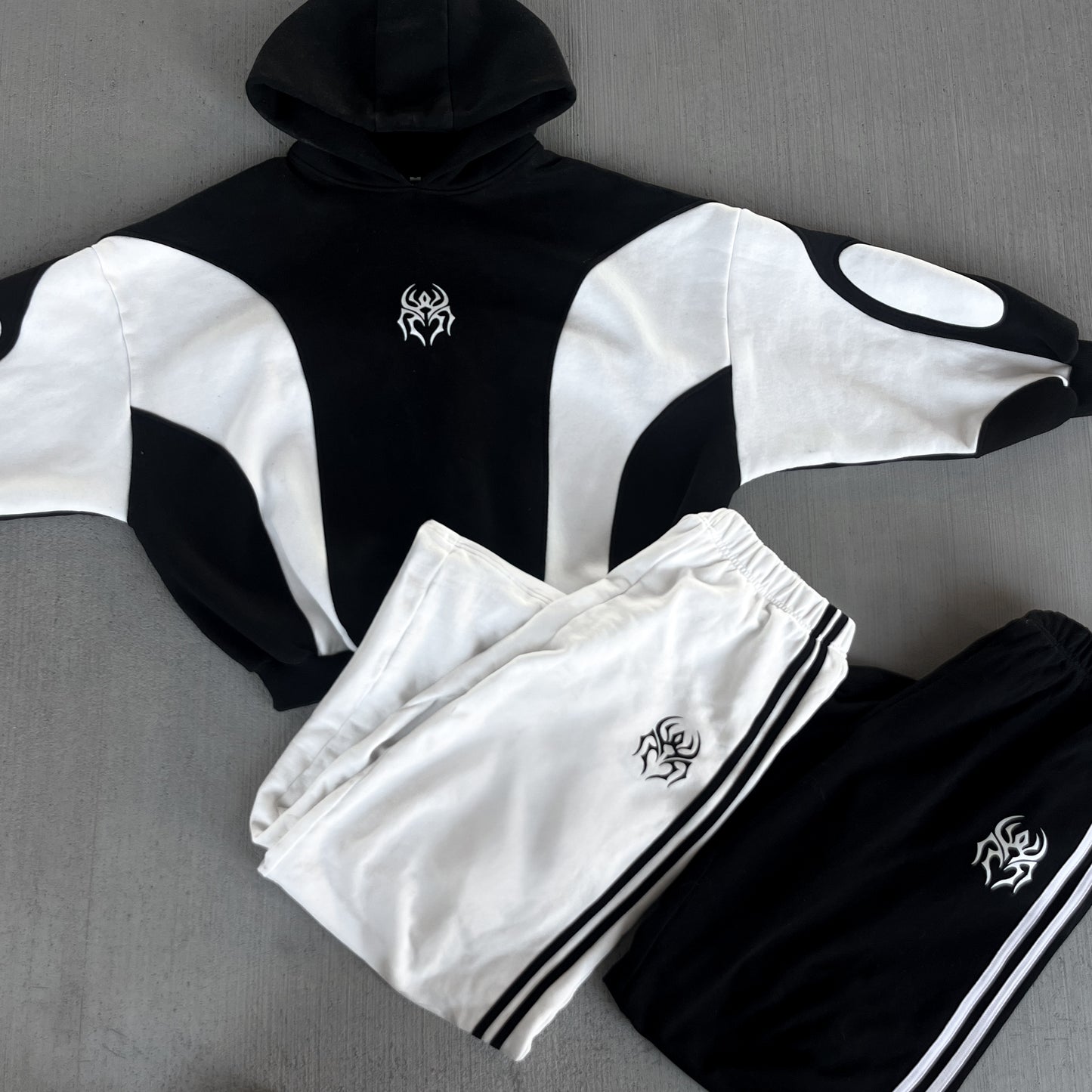 PRE-ORDER: CONTRAST SWEATPANT – WHITE