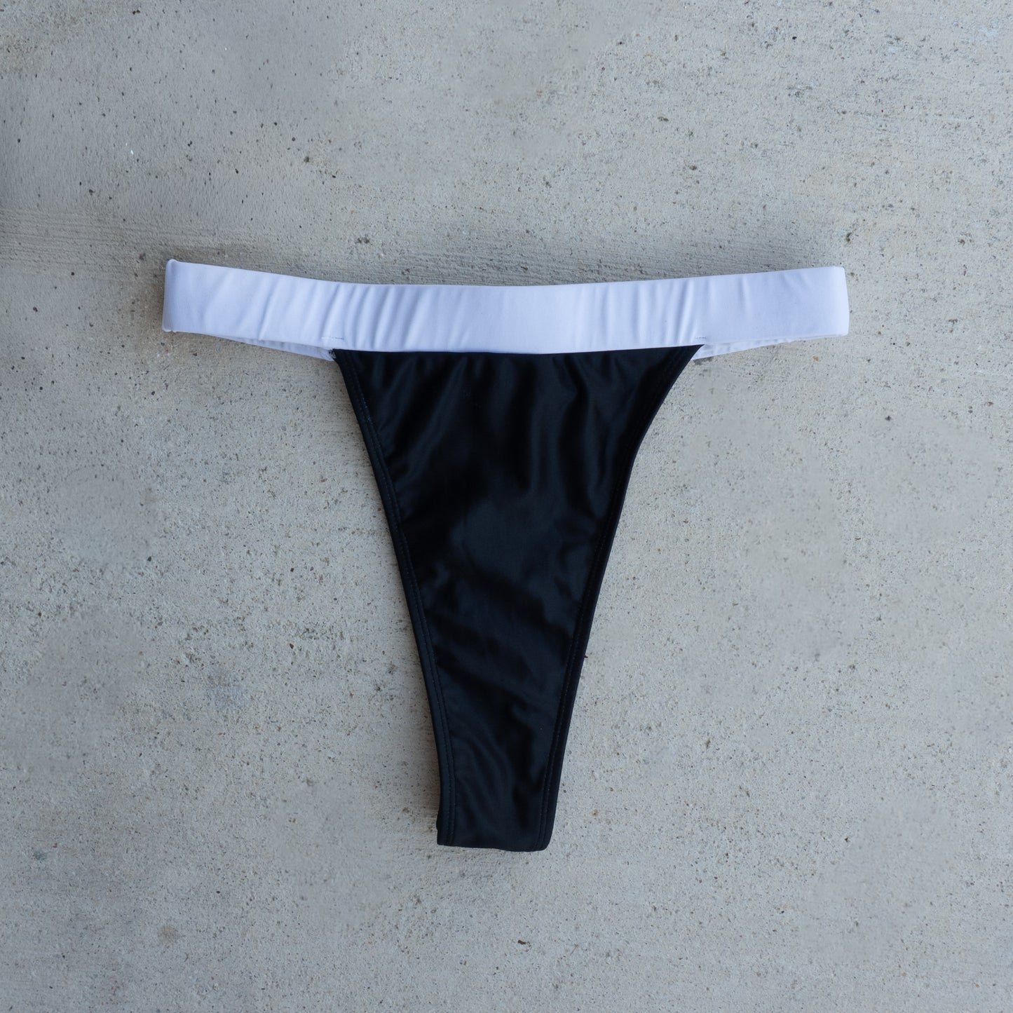 THE CONTRAST BIKINI BOTTOM (PRE ORDER)