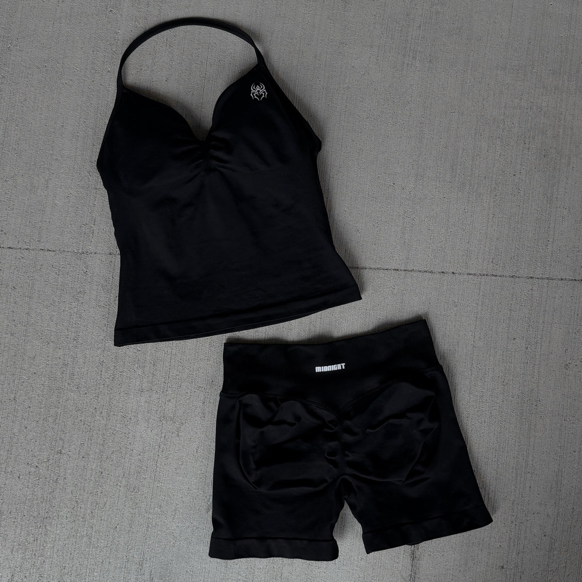 ONYX SCRUNCH SHORT