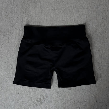 ONYX SCRUNCH SHORT