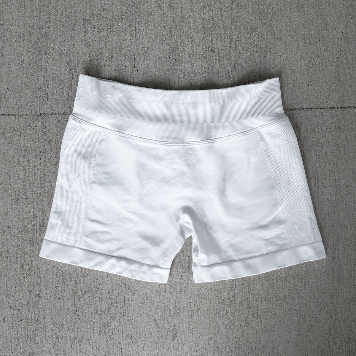 GHOST SCRUNCH SHORT