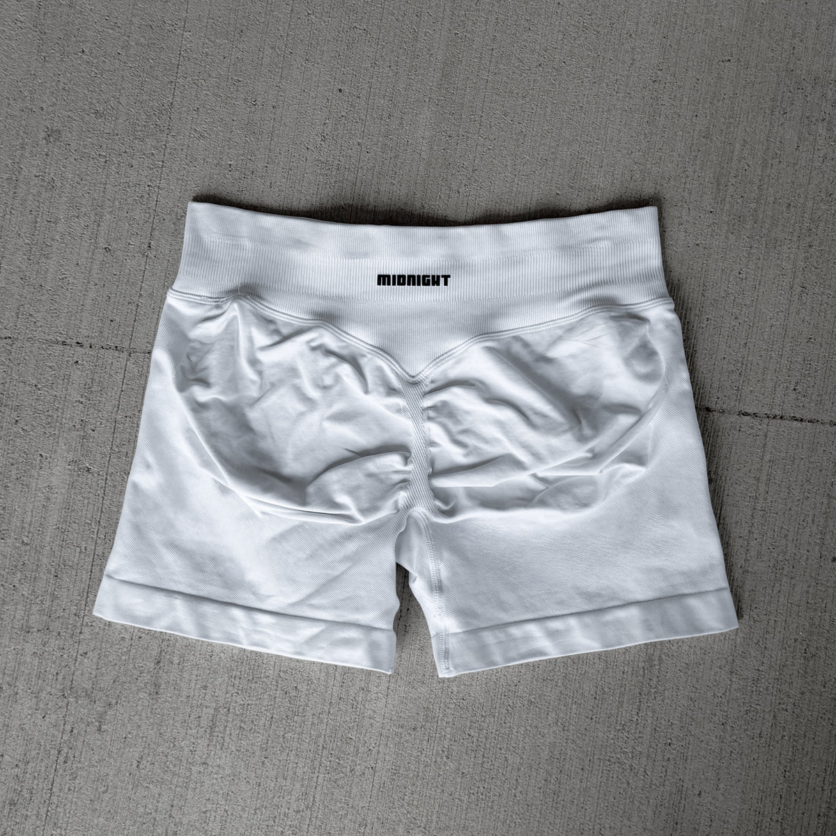 GHOST SCRUNCH SHORT