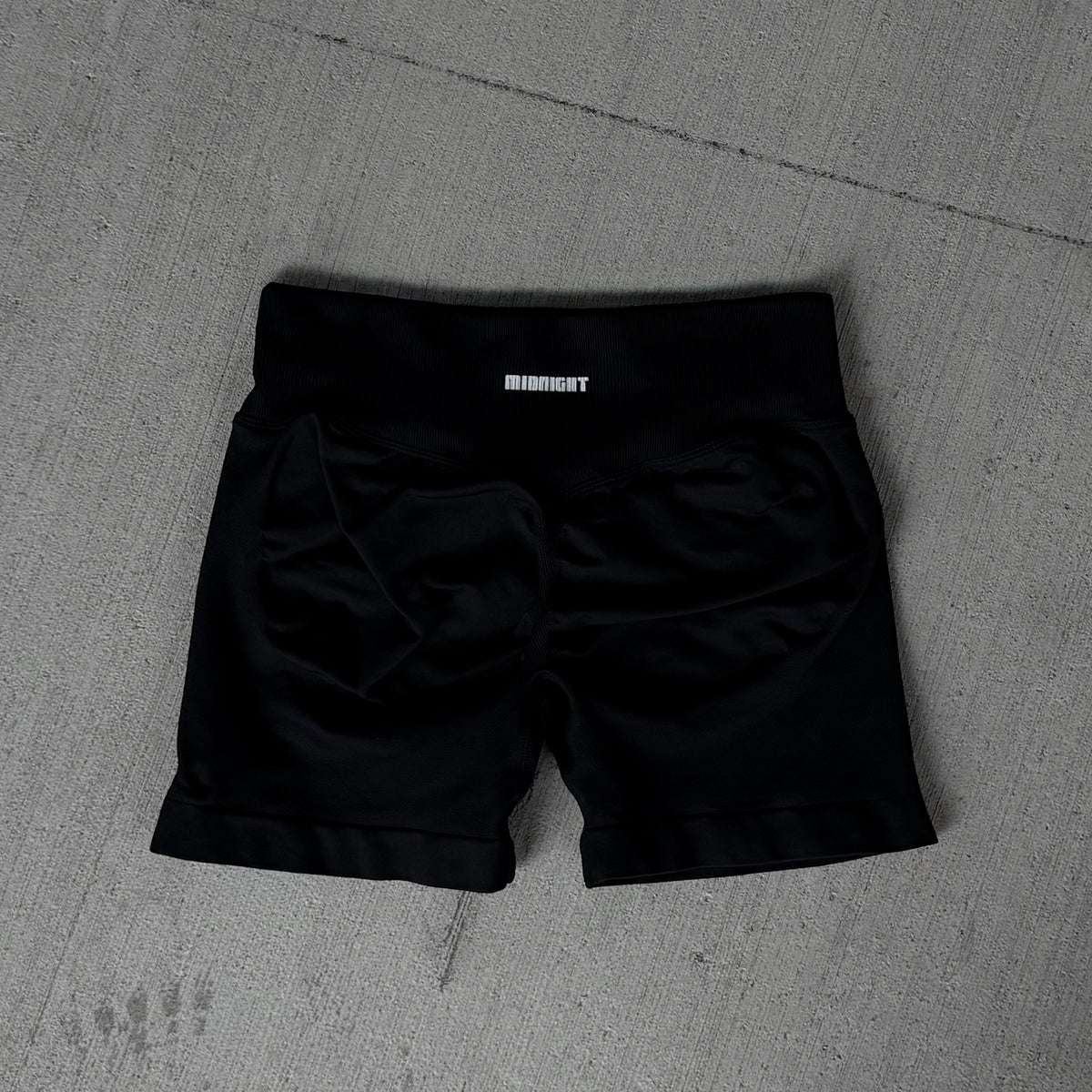 ONYX SCRUNCH SHORT
