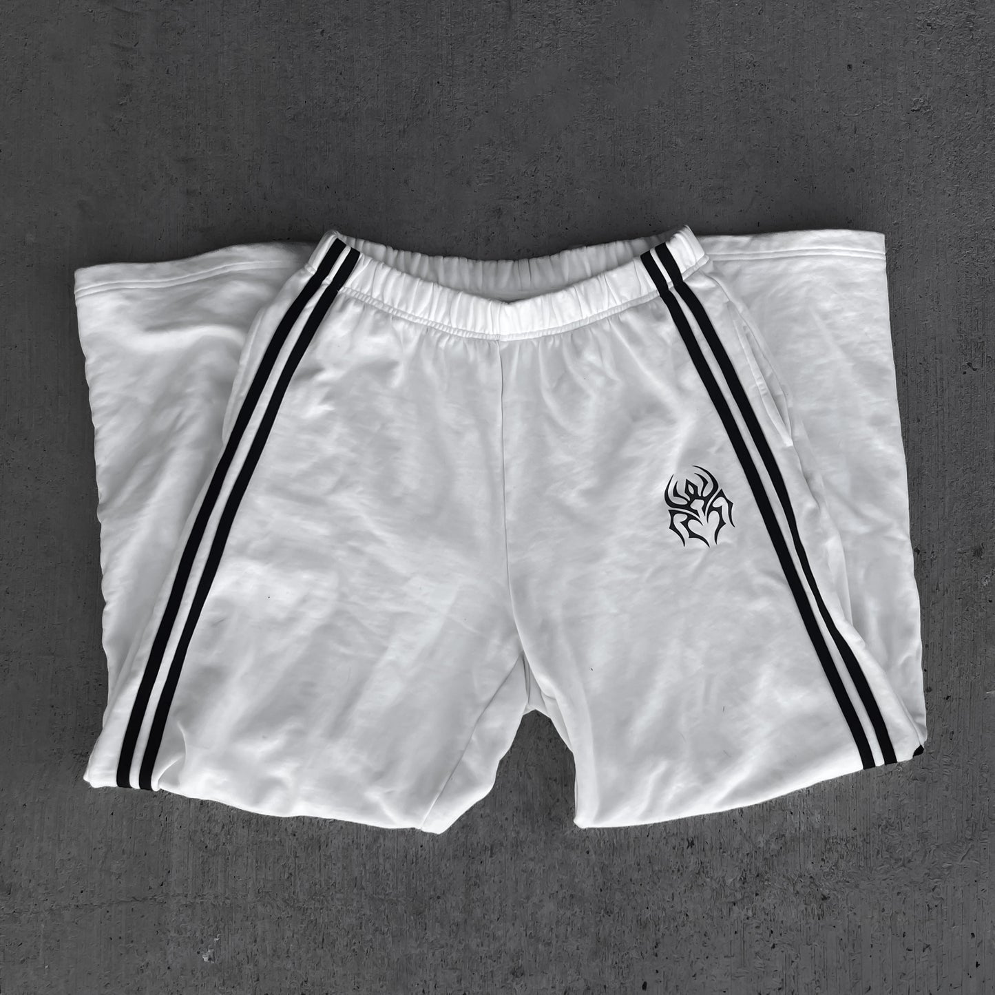 PRE-ORDER: CONTRAST SWEATPANT – WHITE