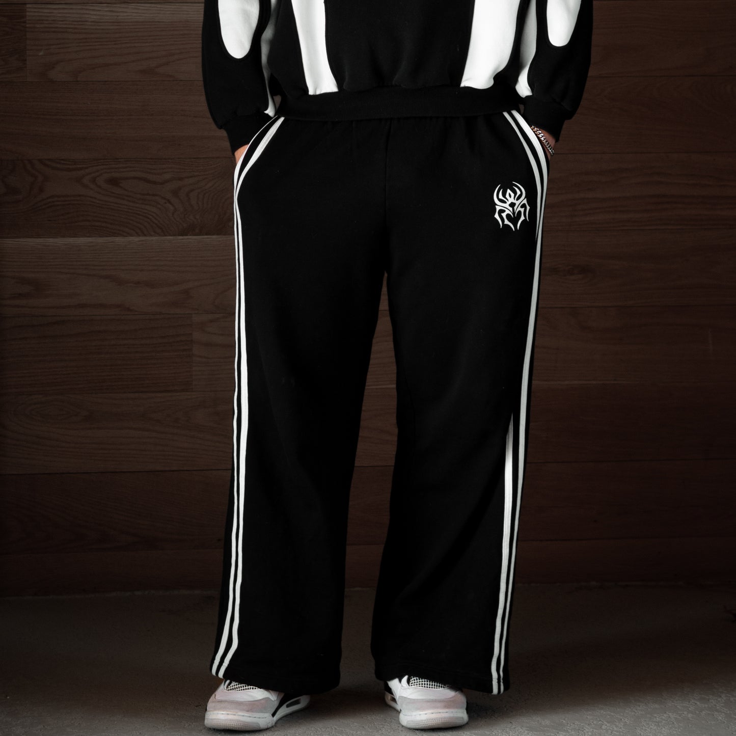 PRE-ORDER: CONTRAST SWEATPANT – BLACK